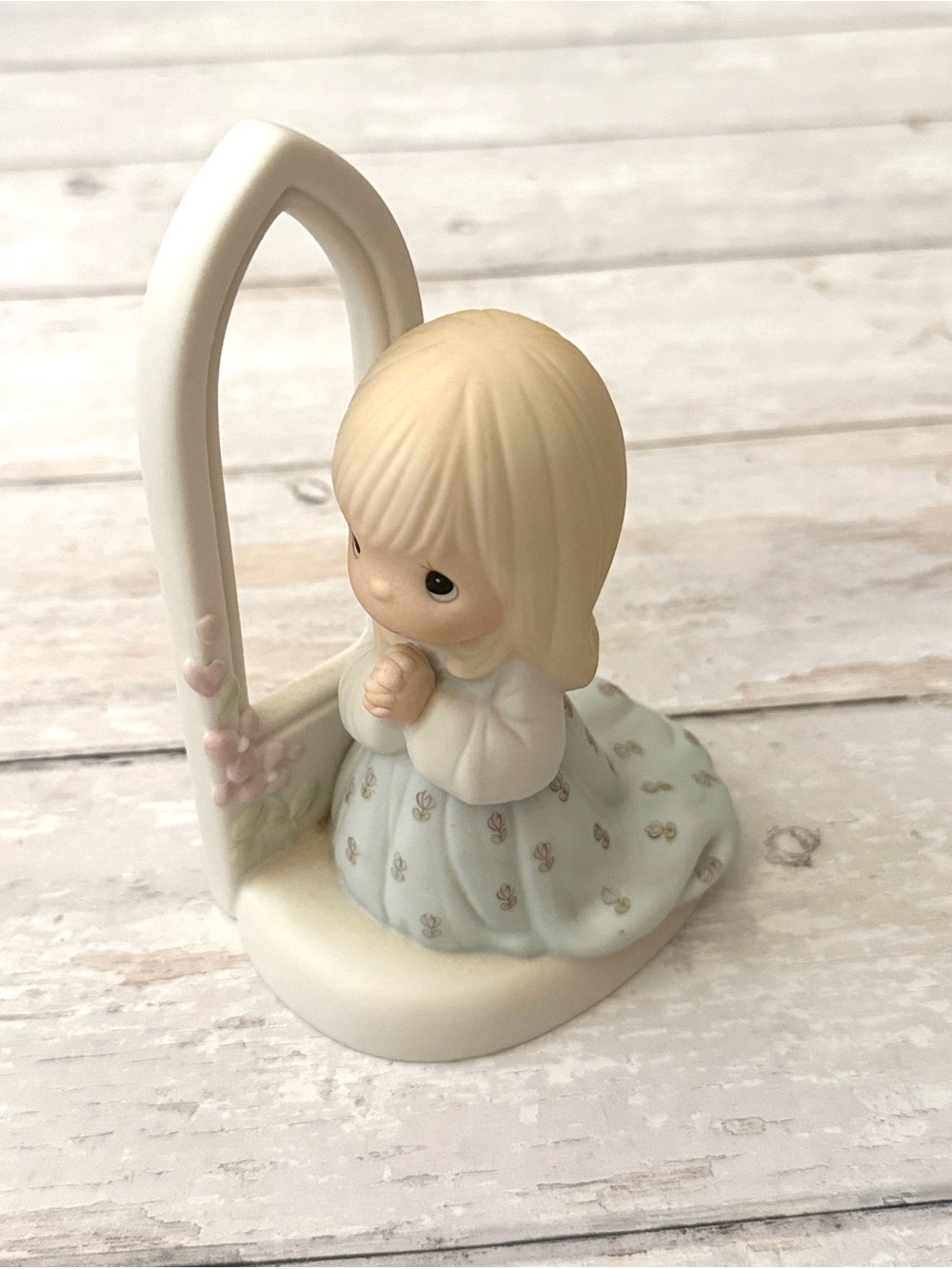 Precious Moments Figurine 1985 Worship The Lord Samuel Butcher 100064